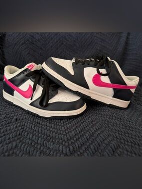 Nike Kids Black, White & Hot Pink Low-Top Sneakers